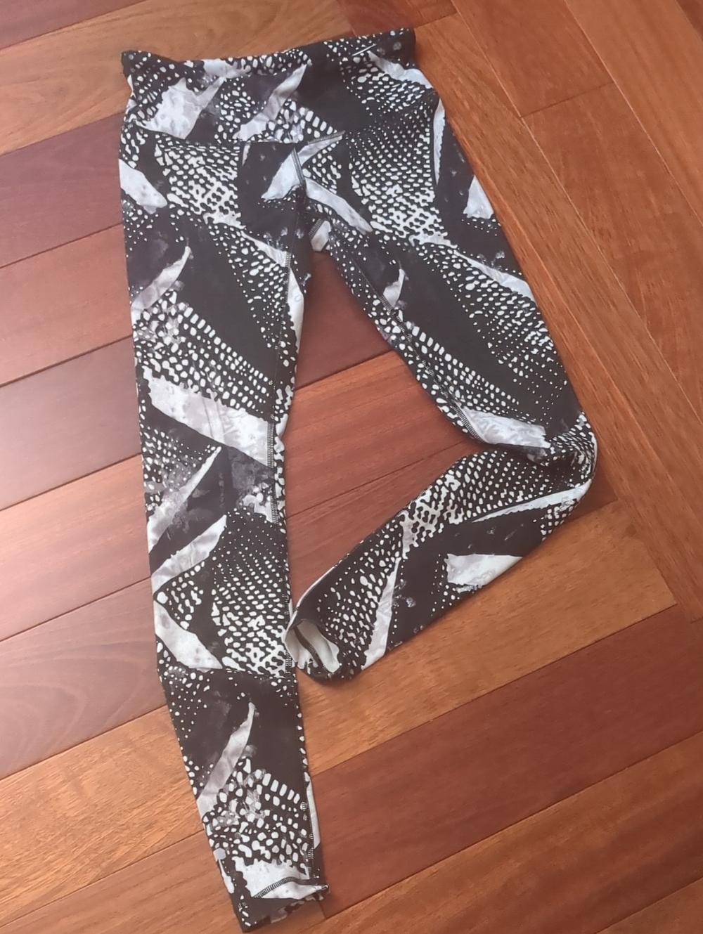 Lululemon Black & White Patterned Yoga Pants Leggings XS